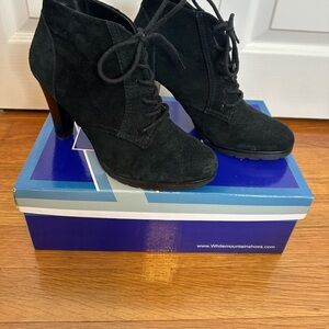 White Mountain Bountiful Black Suede Lace-up Booties 7M